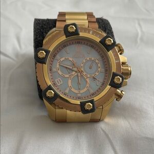INVICTA RESERVE  MODEL 23133 Gold  Chronograph Watch new Need battery very Nice